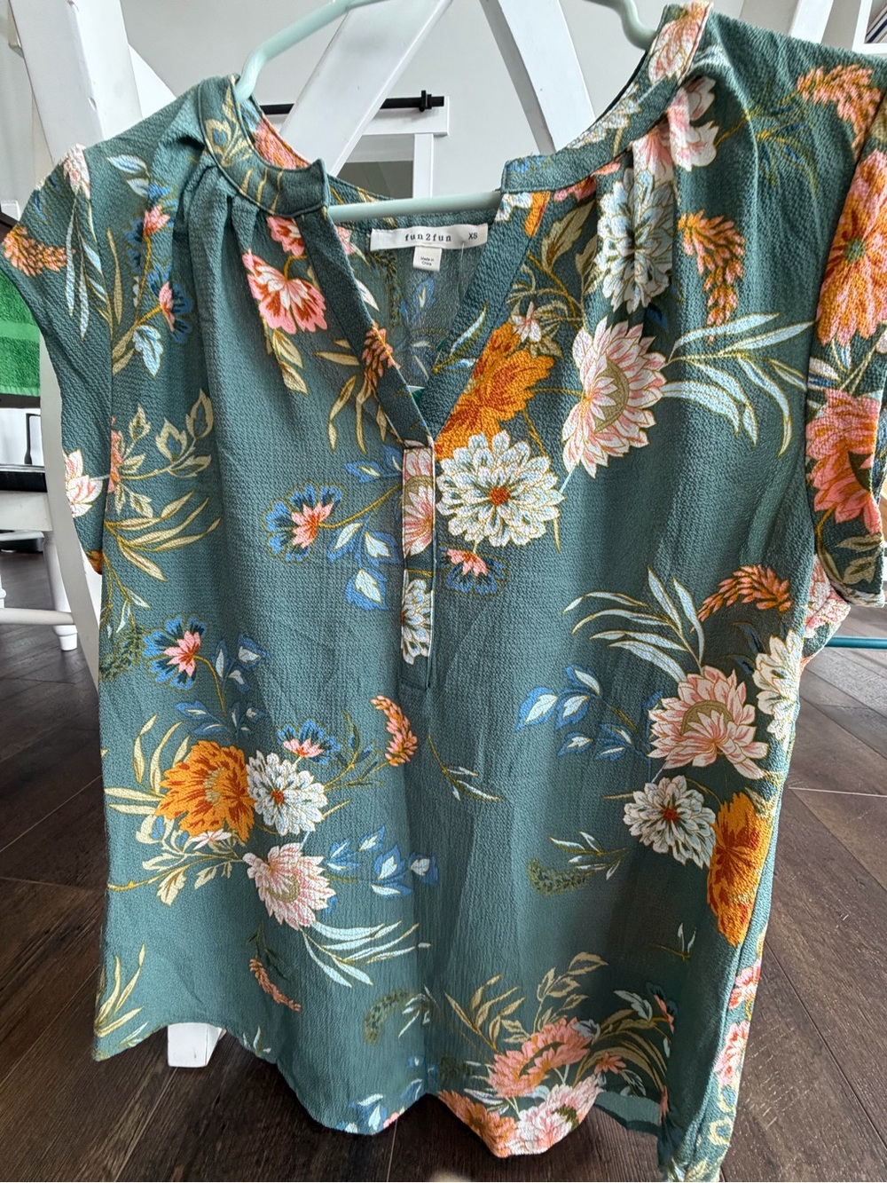 fun 2 fun Green Floral Split-Neck Short Sleeve Blouse